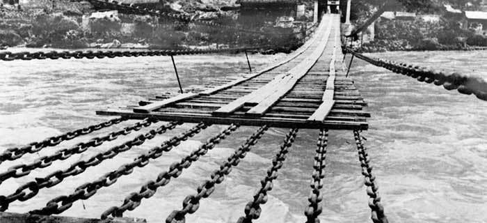 泸定桥300年前是如何建造的？一万多个铁环重达40吨，至今牢固