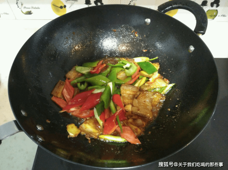 回锅肉和什么菜搭配好 c7dac3adbd8c4f419604150d789f47f1.png