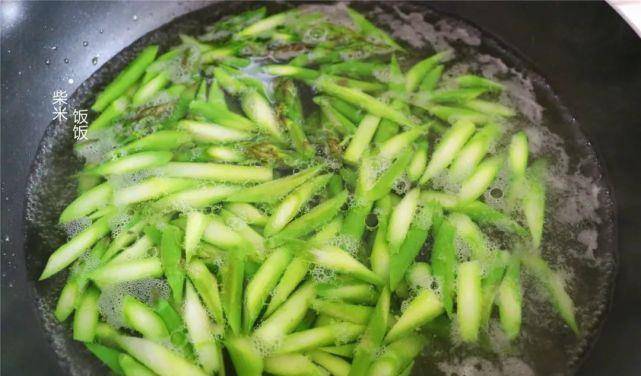 熟蒜和生蒜在一起吃为什么会很辣 d0f67c27e42d408d8bf8bb507aabd488.jpeg