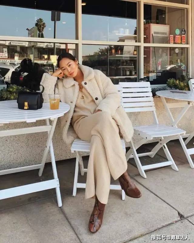 显得 冬天少穿小黑裤！瞧现在的流行“豆腐裤”，时髦特显瘦