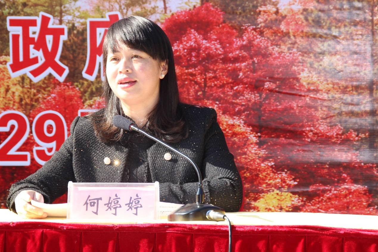 德保县副县长陈聪介绍:德保红枫旅游资源是壮乡广西独一无二的旅游