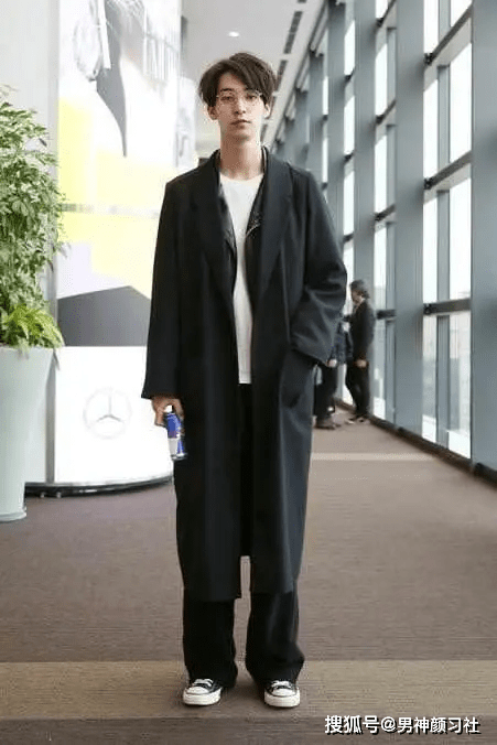 西裤 你需要一条合适的裤子，才能让你的大衣帅一整个冬天