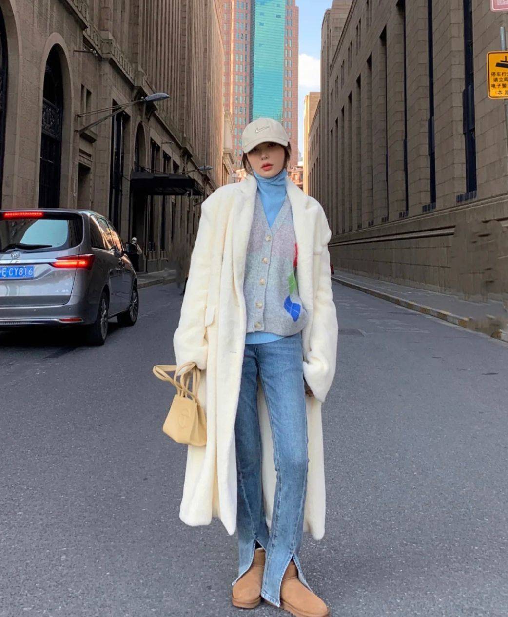 开衩 把阔腿裤收起来吧，现在流行这条“开叉裤”，配大衣羽绒服都高级