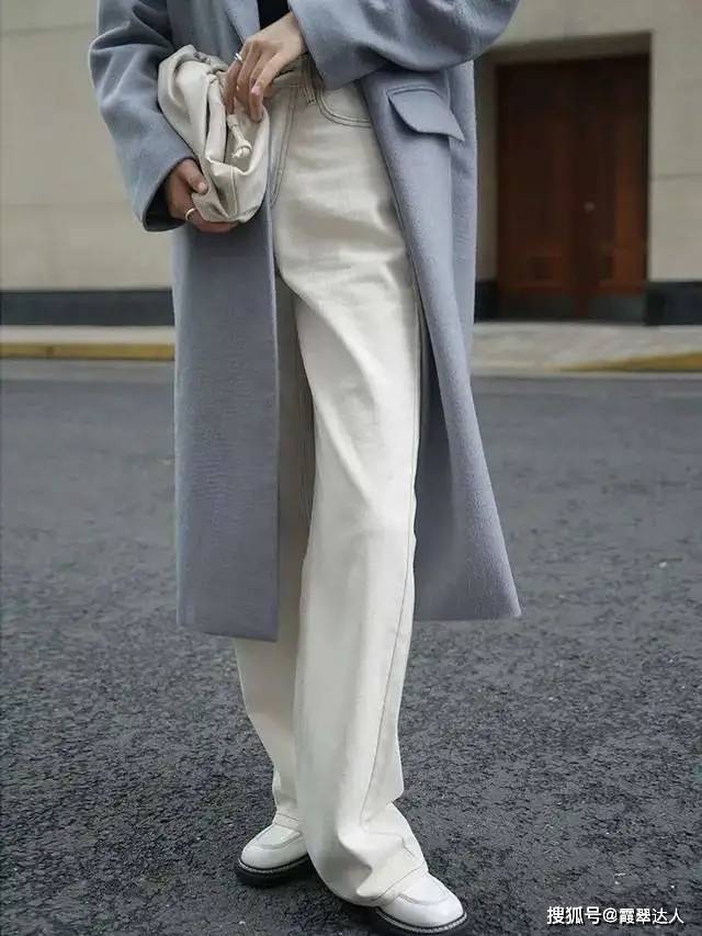 显得 冬天少穿小黑裤！瞧现在的流行“豆腐裤”，时髦特显瘦