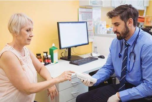 饮食|不论男女，60岁以上的人血糖值超过这个数，或许该好好保养血管