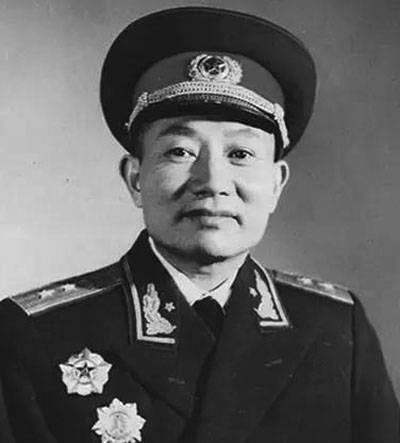 原创他被俘虏后,宋任穷连夜报告,刘伯承严令:救不出活的,死的也要