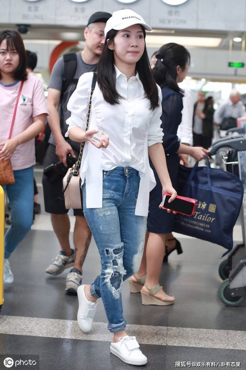 原创蜗居李念近照曝光皮肤白里透红让人想多看两眼