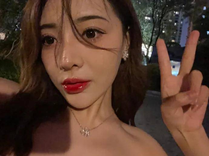 因为她是如何从万人骂的老巫婆变美学界整形模版的？