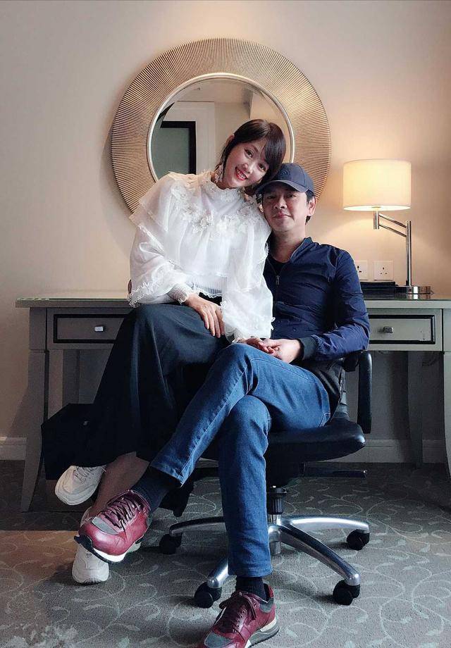 女神 梁小冰不老女神，身穿连衣裙依然年轻貌美，学她穿衣技巧准没错