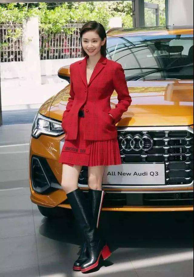 血色 王子文私服穿高开叉牛仔裙，明明是五五分的即视感却很时尚！