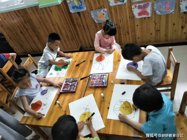 家长|数一万粒米有什么意义？家长陪学生数到深夜，质问老师后愧疚不已