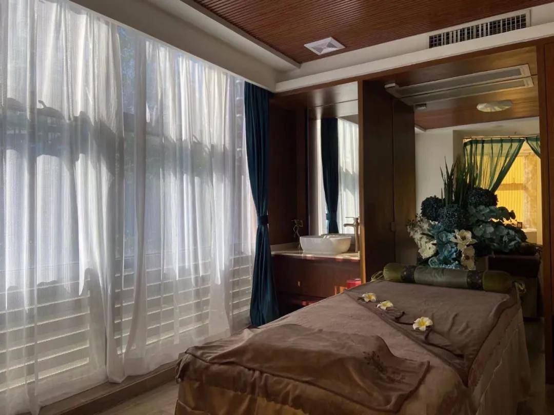 理念|参观考察 | 刘焕兰院士、翟佳滨教授、黄山秘书长携养生专家团队莅临傣益堂！