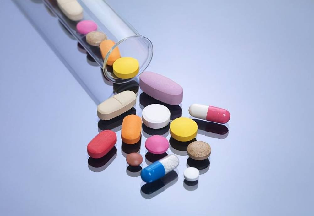 转氨酶|体检报告e抗原阳性，转氨酶正常，是乙肝病毒活跃吗？需要治疗吗