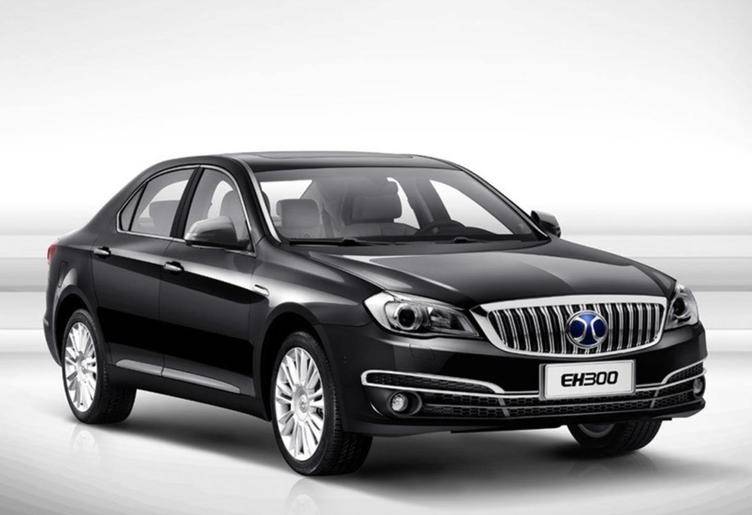 在帝都,北汽新能源中的eu系列车型已经普遍代替了传统的汽油机出租车.