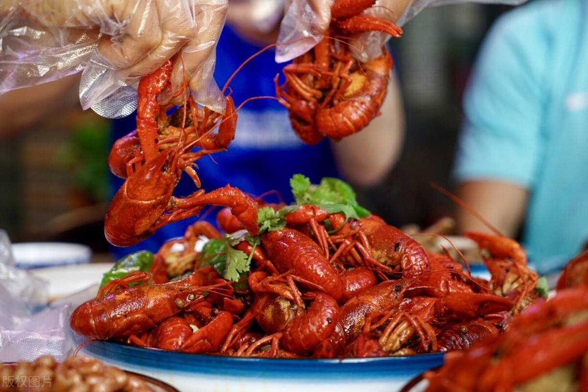 尿酸|28岁程序员尿酸飙升930,双肾衰竭,医生怒斥:怎么能把它当水喝