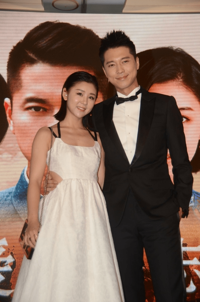 李小萌 李小萌身材真丰满！身穿白色吊带连衣裙性感高级，美得太出众