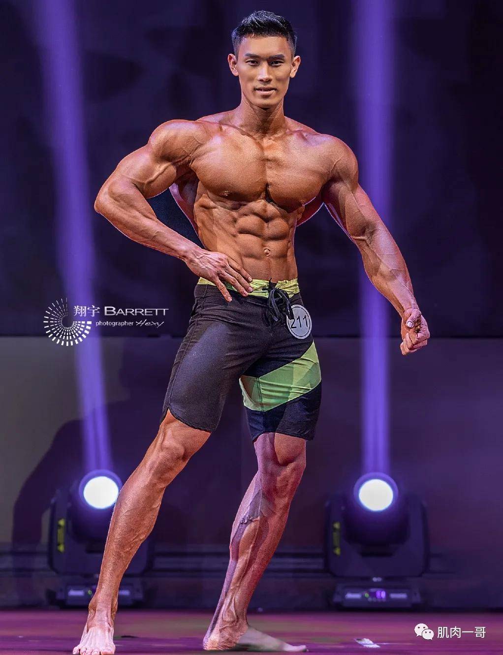 健身|180cm健体冠军拍肌肉写真走红，这肉体太撩了