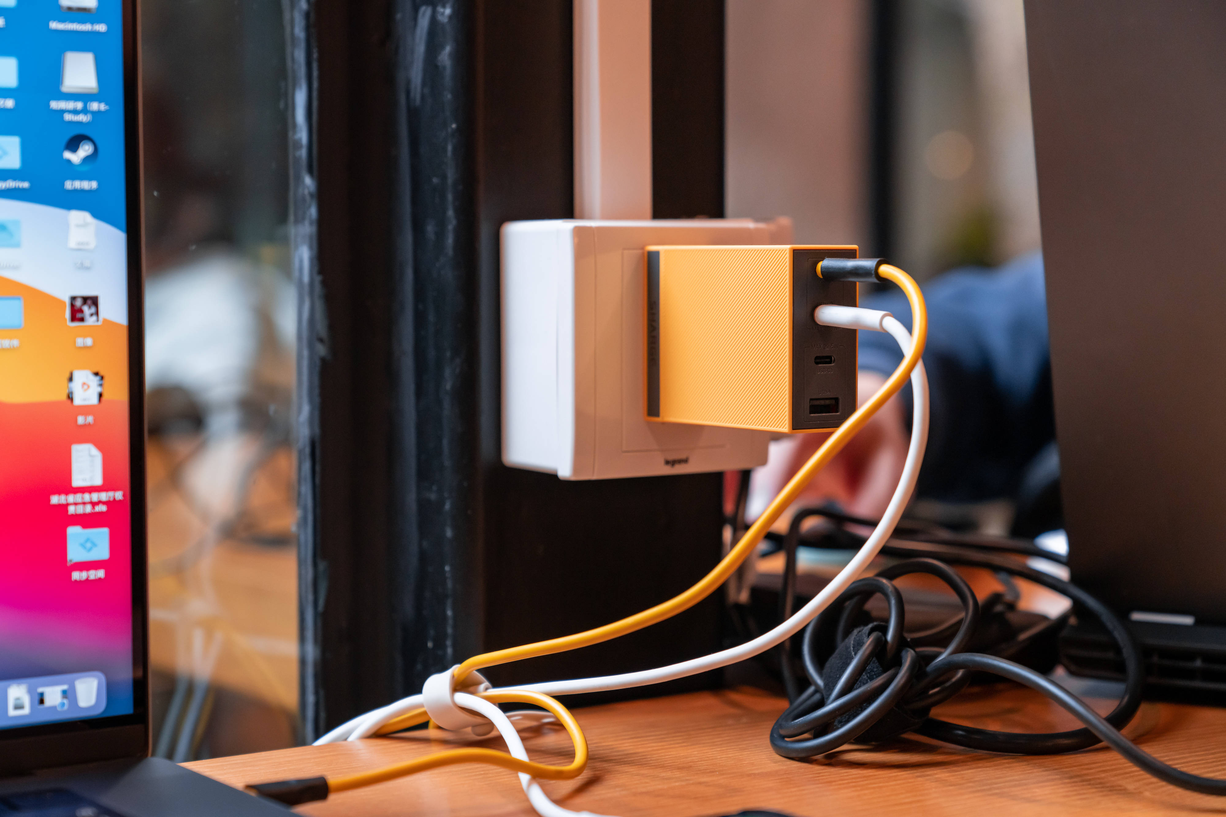 MacBook Pro 2021 有哪些好看实用的软件和配件，我来告诉你