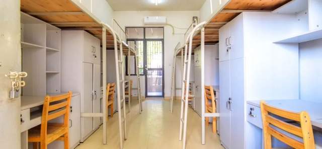 雅园智园学校高职学生宿舍分为智园,雅园,信园,谨园四个宿舍区,宿舍大