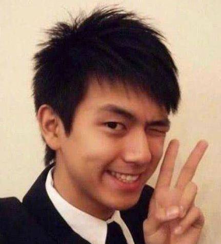 所以李现可以说是"盘顺条靓"的大男孩了,不过他却称自己学生时代几乎