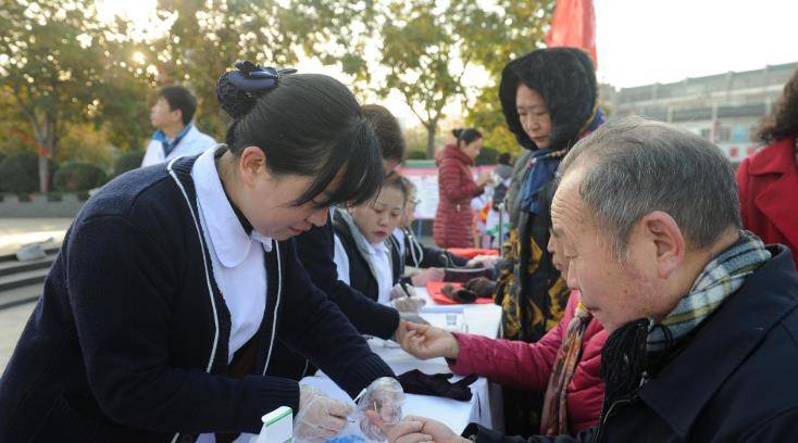 中草药|54岁阿姨深夜入院，糖尿病离世，医生：一把年纪，怎能如此“贪玩”