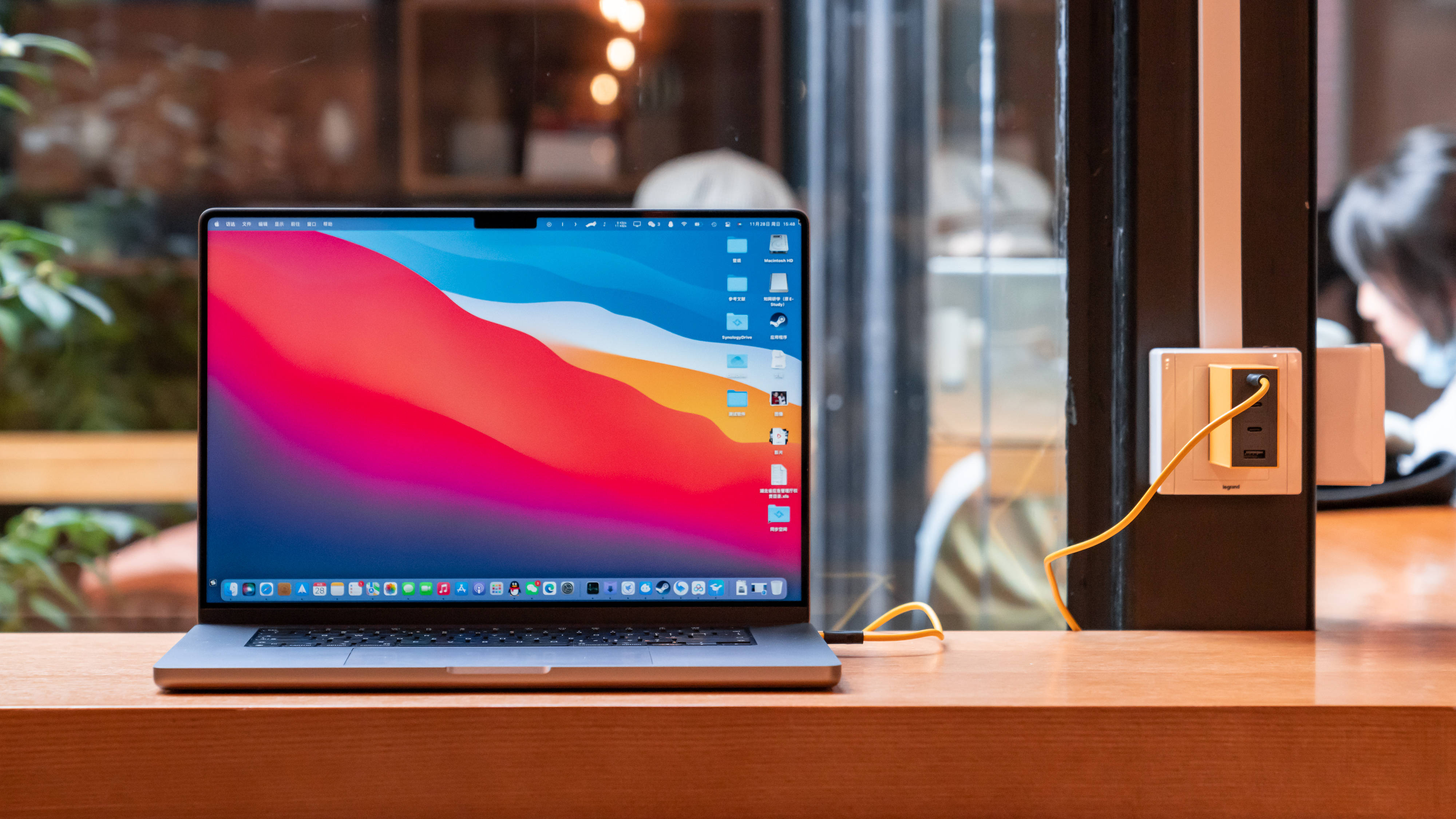 MacBook Pro 2021 有哪些好看实用的软件和配件，我来告诉你