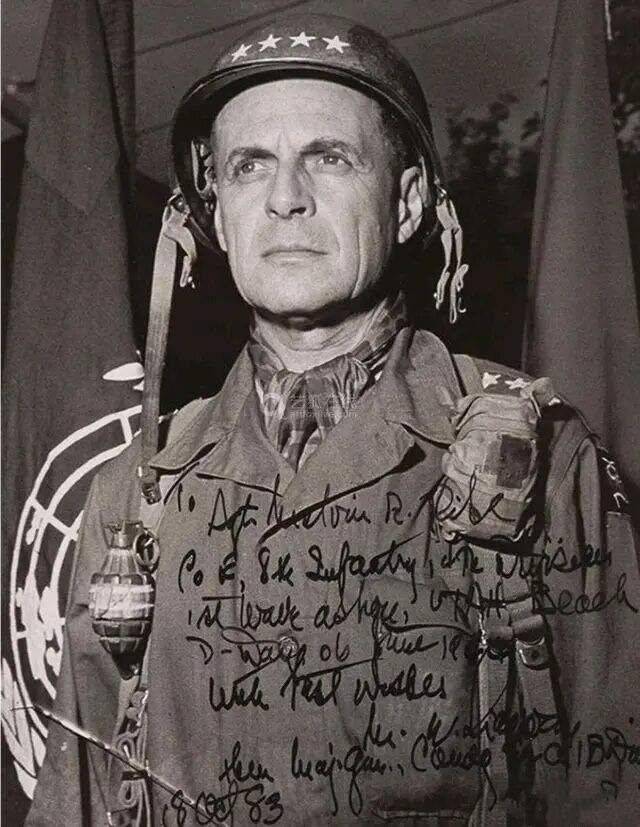 空军参谋长范登堡摇了摇头说:有什么用呢?他根本就不听指挥?