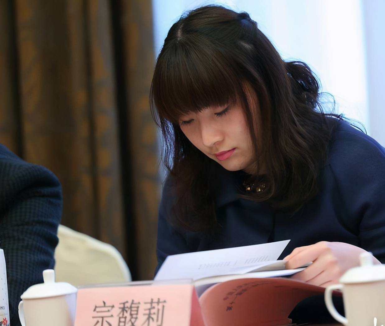 原创亿万富婆宗馥莉39岁没谈过恋爱父亲公开征婚男四肢健全