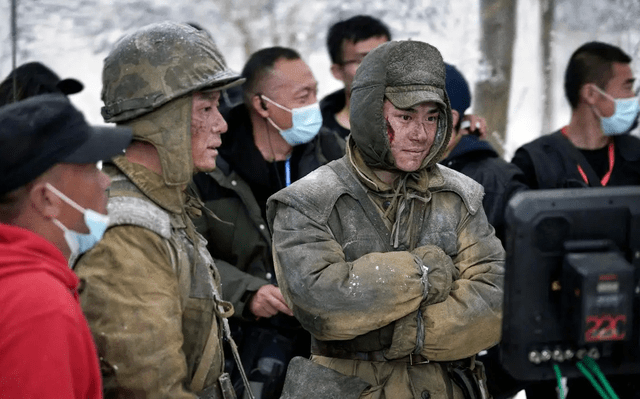 吴京再|《长津湖》续集幕后照曝光！易烊千玺吴京再现战损妆，期待值拉满