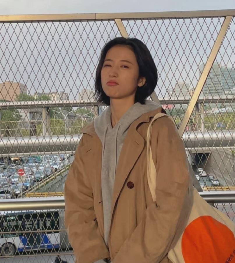 黑色 气质“风衣”很高级，可驾驭的单品也多，小众还显高挑气息