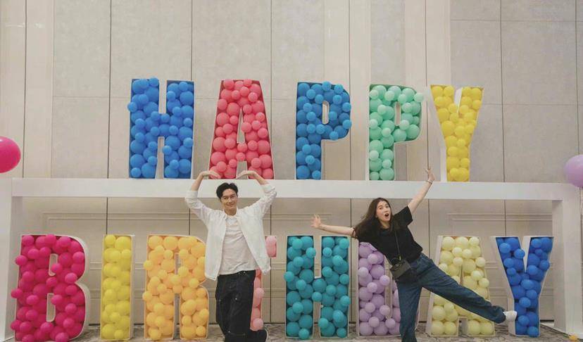 夫妻俩|50岁的袁咏仪，还是张智霖心中的那个少女，但为什么俩人聊天全是硬茬？