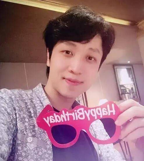 从"青岛大姨"到"演技炸裂",他带给我们的不只是搞笑_张海宁_表演