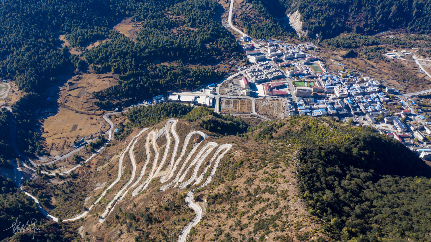 金山|吉隆沟里惬意的一天，四周都是雪山的乃村，到尼泊尔风格的帕巴寺