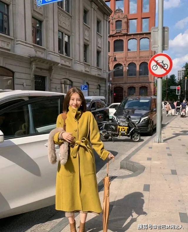 设计 柔美女人穿什么衣服？3招大衣搭配思路，尽显成熟女人味