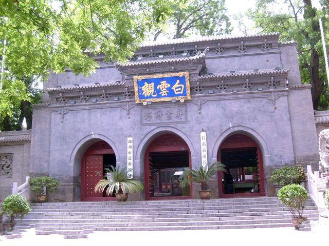 北京一处古建筑景点，历经千年历史，收藏着大量的珍贵文物