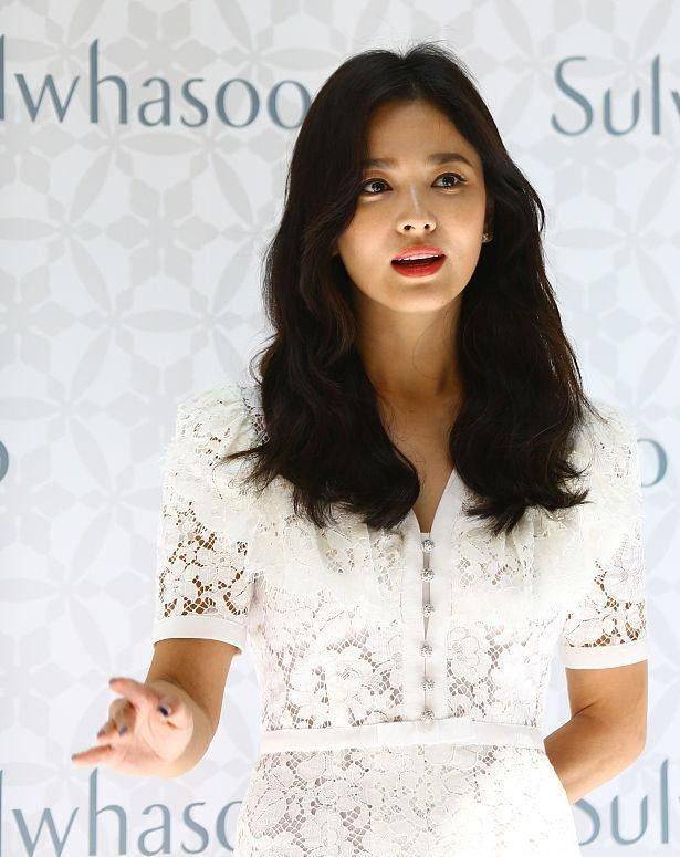 魅力 宋慧乔的蕾丝裙穿搭