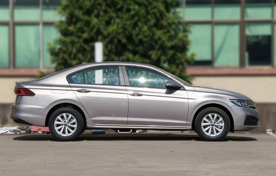 家用轿车油耗排行_原创手握10万想买家轿,大品牌油耗低,一起来看看这款车