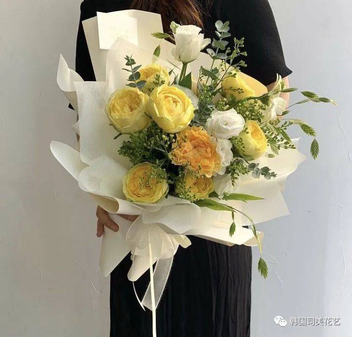 花束的包装根据风格,观赏面,手法可以有很多种分类,例如从观赏面分类