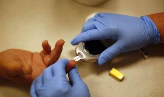 治疗|比糖尿病更可怕的是：得糖尿病后，还陷入5个误区，耽误治疗机会