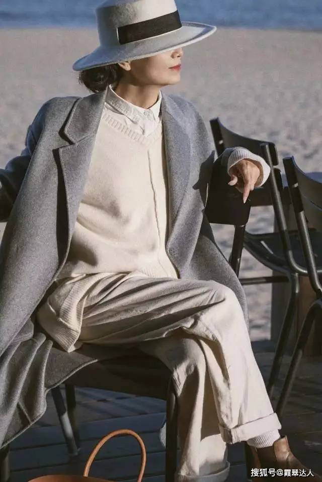 廓形 冬季穿衣“宜厚不宜薄”，40+女人学学三木妈妈的穿搭，更显优雅气质