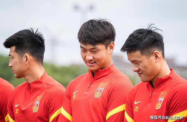 世界杯|李霄鹏率国足4场比赛拿几分及格？几分算优秀？球迷：大年初一必须赢下越南！