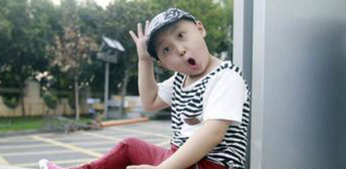 治疗|6岁上春晚8岁去世，父母的“摇钱树”，邓鸣贺的悲剧该由谁买单？