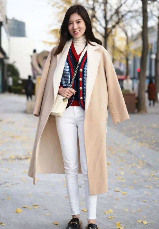 整体 “大衣+高领毛衣”才适合中年女人,5种叠穿方案,时髦整个冬天