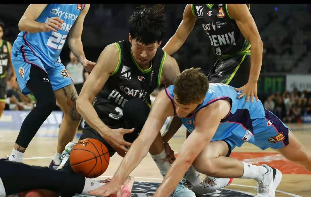 經(jīng)歷|周琦的“肌肉”強(qiáng)壯了不少！經(jīng)歷2019年的波折，大魔王更成熟了