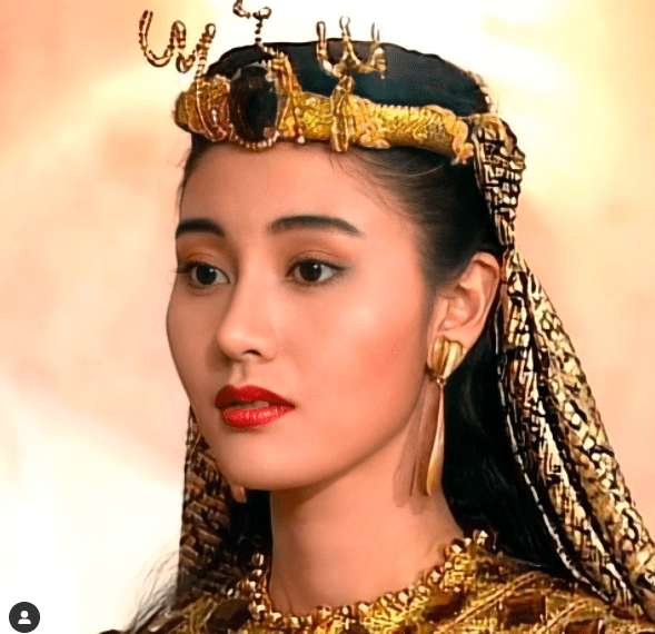 李嘉欣 李嘉欣携老公现身黎明演唱会,穿情侣装秀恩爱,男方绿腰带太扎眼