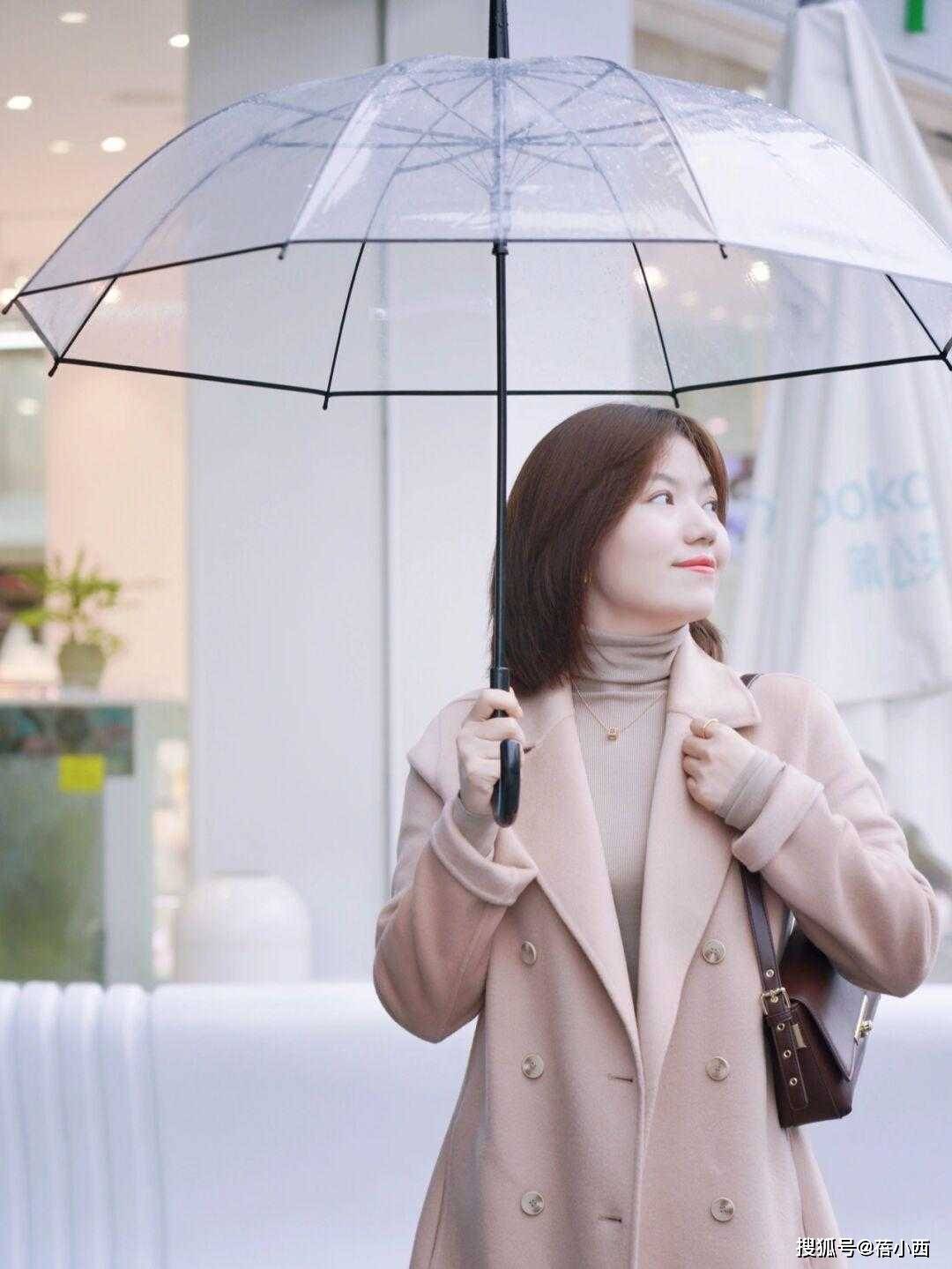 高领衫 不管奔三奔四，买大衣就选“樱花粉”减龄色，穿上不动声色就很美