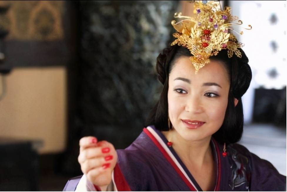 霍光的老婆名叫霍显,不知是碰巧和老公同姓,还是成婚后随了丈夫的姓氏