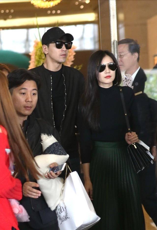 大地 太爱高圆圆赵又廷的“情侣穿搭”了，穿大地色打造秋冬范，挺高级