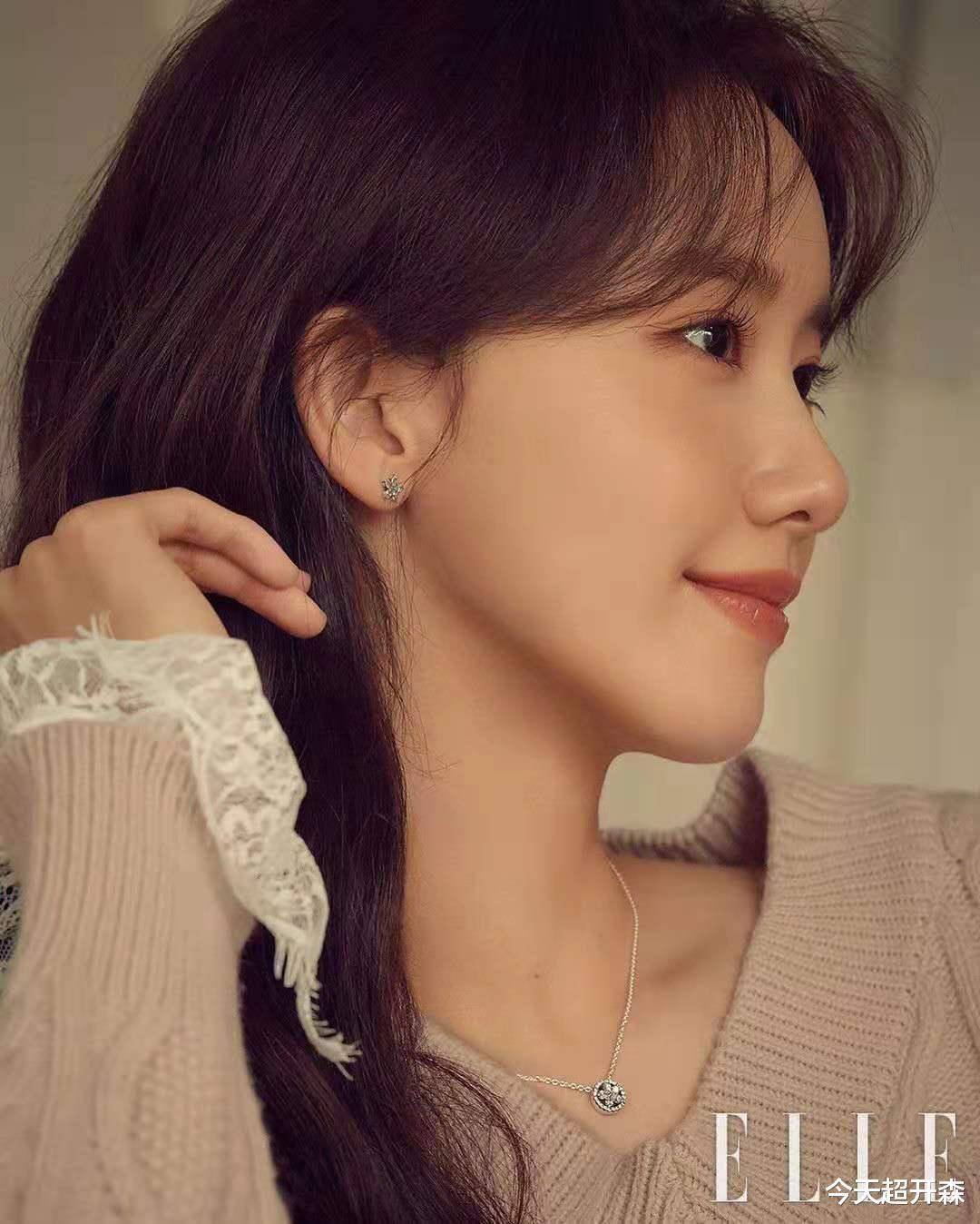 一身30岁林允儿近照，依旧少女感满满，网友：美出新高度！