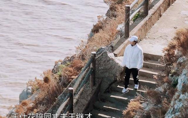 王继才|黄绮珊：《灯塔》献给守岛人，当唱到最高潮时主人公“躲闪不及”